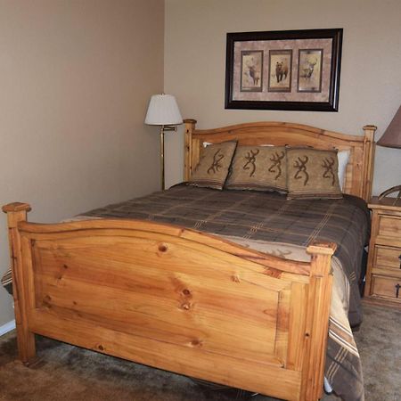 Claim Jumper Townhouse 16 - On The River - Across From The Fishing Ponds - In Town - Near The Ski Area - Fireplace - Wifi - Sate Red River Esterno foto