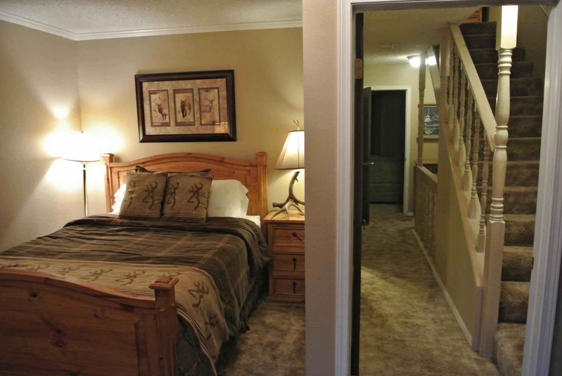 Claim Jumper Townhouse 16 - On The River - Across From The Fishing Ponds - In Town - Near The Ski Area - Fireplace - Wifi - Sate Red River Esterno foto