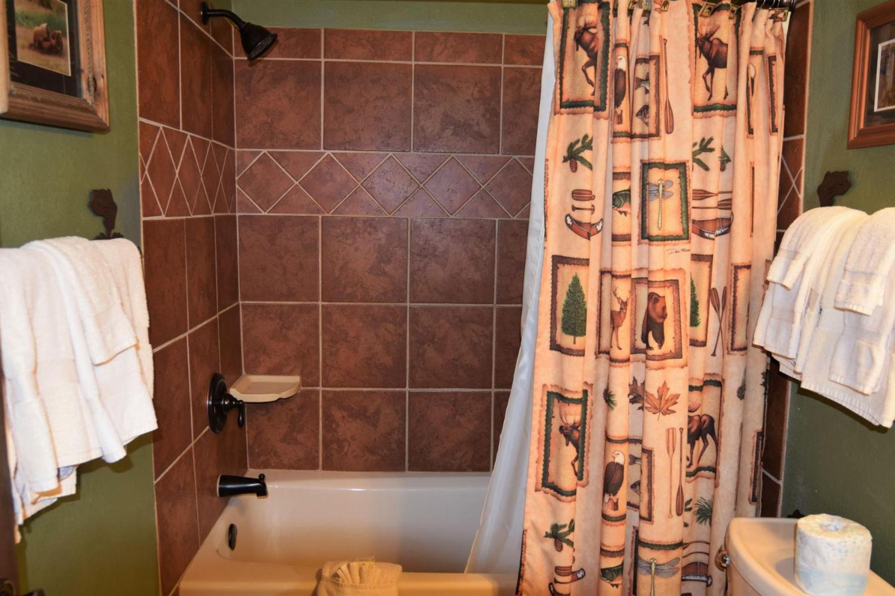 Claim Jumper Townhouse 16 - On The River - Across From The Fishing Ponds - In Town - Near The Ski Area - Fireplace - Wifi - Sate Red River Esterno foto