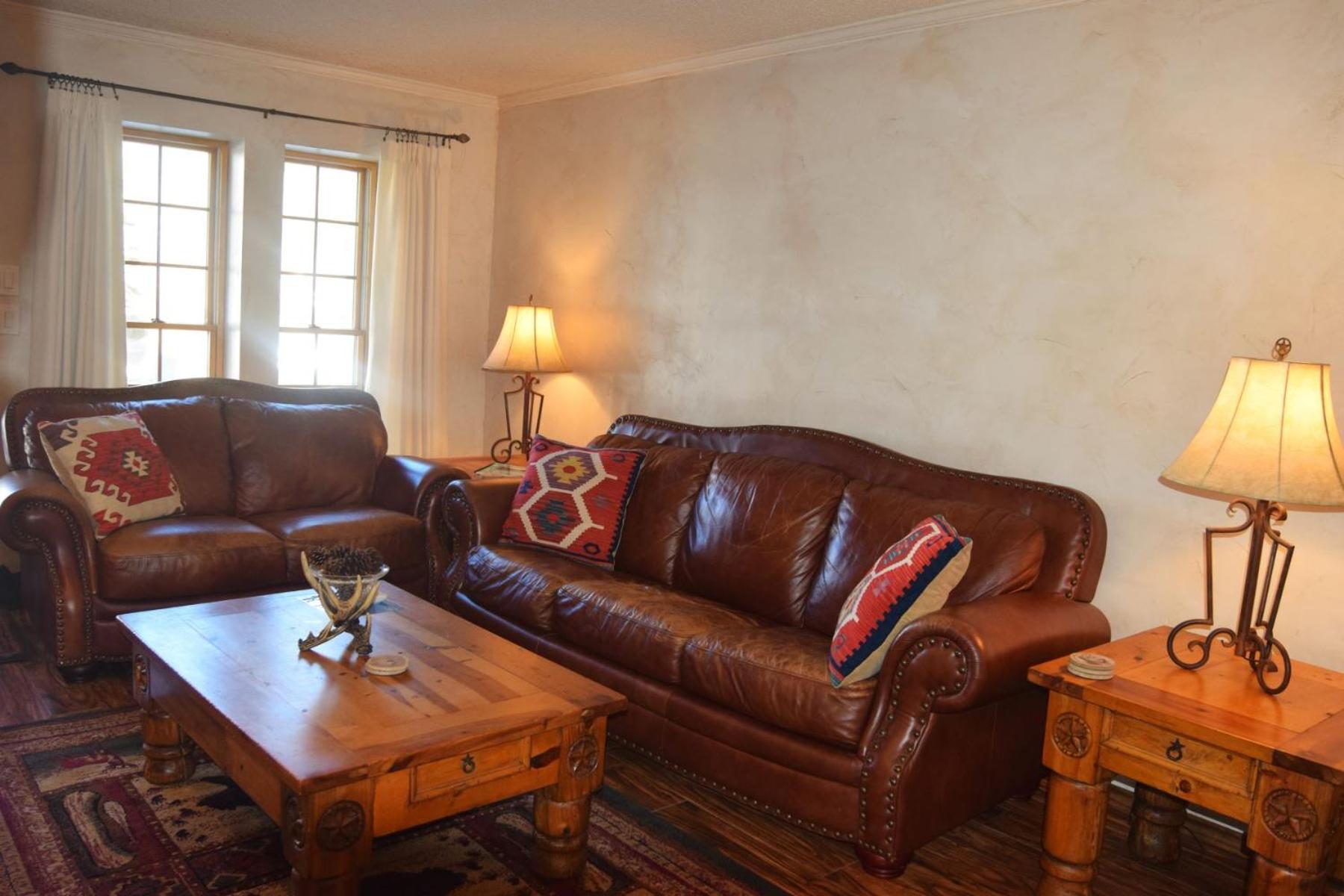 Claim Jumper Townhouse 16 - On The River - Across From The Fishing Ponds - In Town - Near The Ski Area - Fireplace - Wifi - Sate Red River Esterno foto