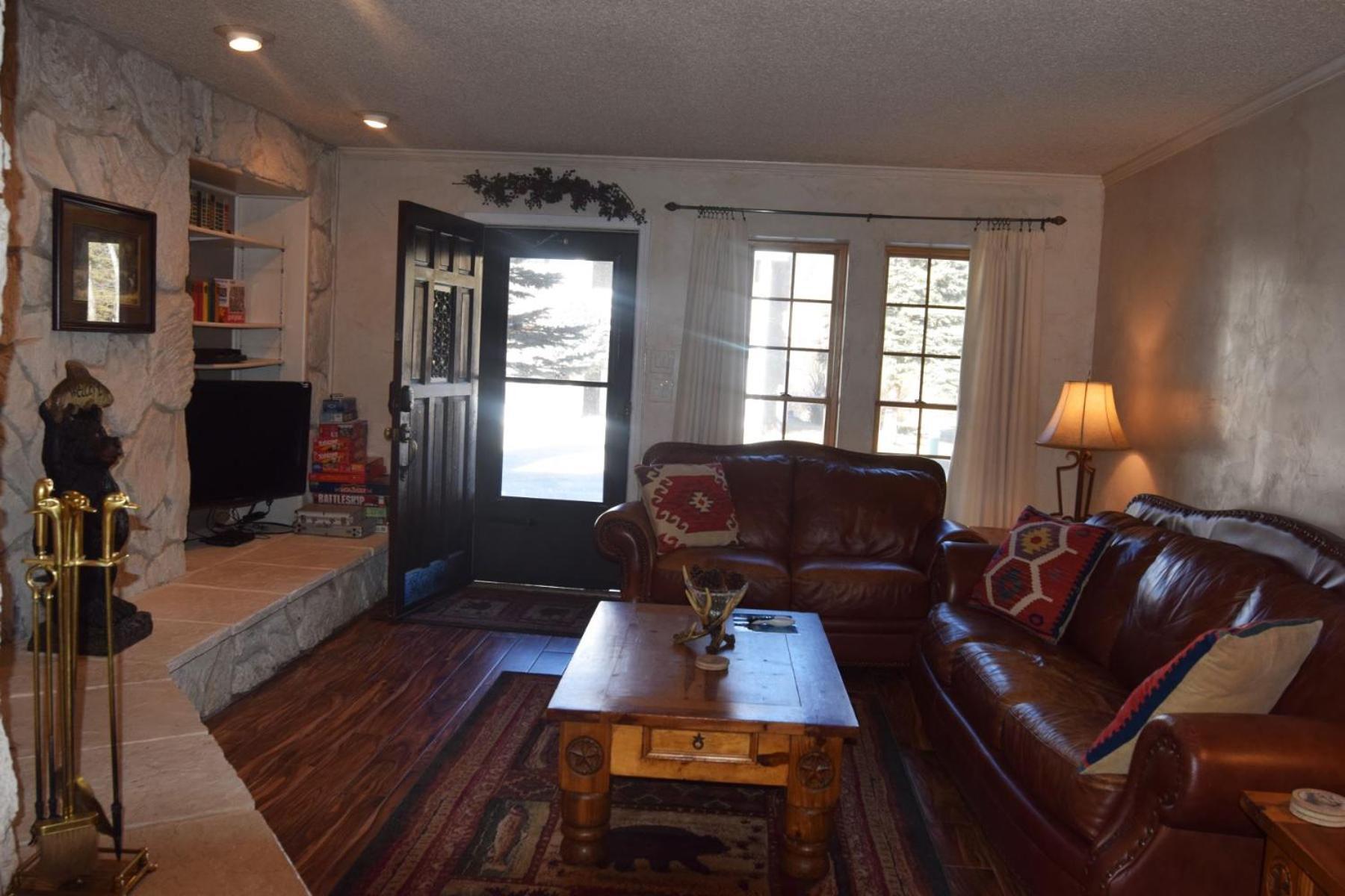 Claim Jumper Townhouse 16 - On The River - Across From The Fishing Ponds - In Town - Near The Ski Area - Fireplace - Wifi - Sate Red River Esterno foto