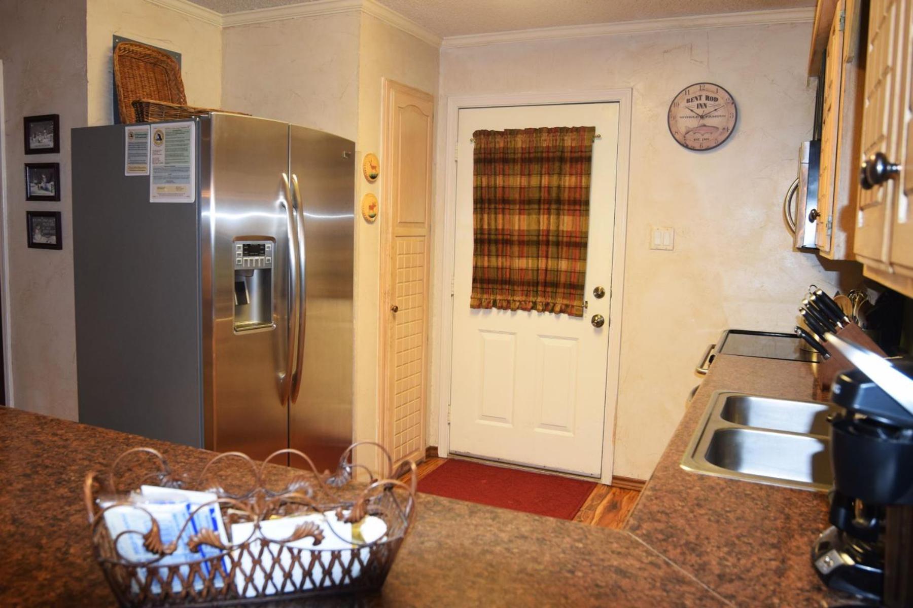 Claim Jumper Townhouse 16 - On The River - Across From The Fishing Ponds - In Town - Near The Ski Area - Fireplace - Wifi - Sate Red River Esterno foto