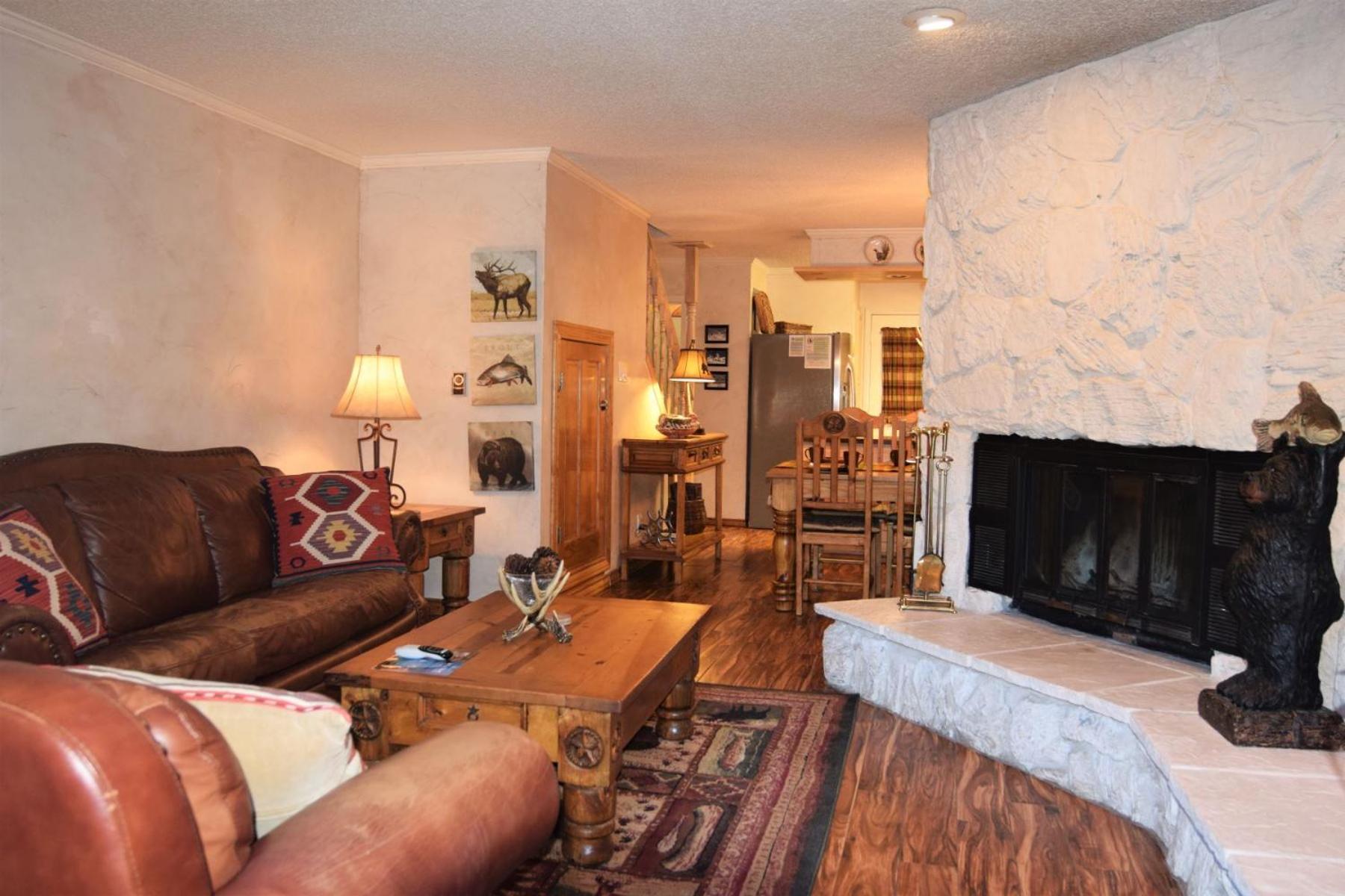 Claim Jumper Townhouse 16 - On The River - Across From The Fishing Ponds - In Town - Near The Ski Area - Fireplace - Wifi - Sate Red River Esterno foto